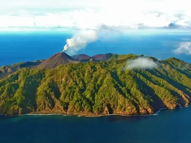 Barren Island: Discover India’s Only Active Volcano in the Heart of Andaman